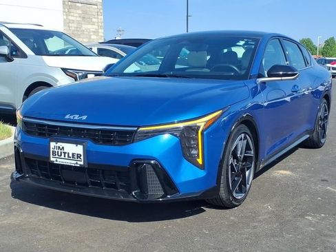 Used 2025 Kia K4 GT-Line w/ GT-Line Premium Package image 2