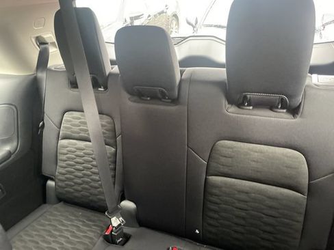 Used 2025 Nissan Pathfinder SV FWD image 10