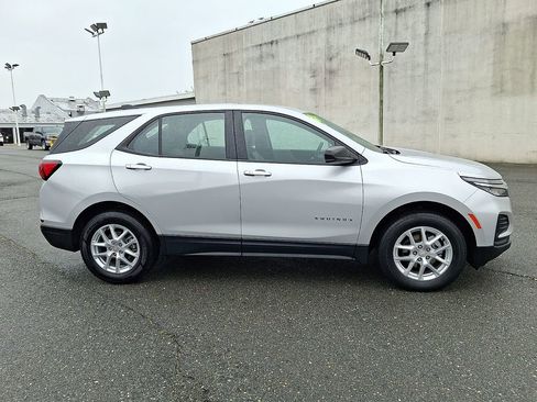 Used 2022 Chevrolet Equinox LS AWD/4WD image 10