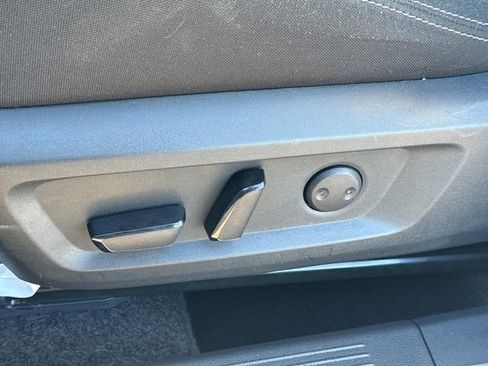 Used 2025 Nissan Rogue SV image 27