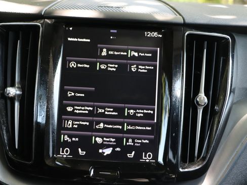 Used 2020 Volvo XC60 T6 Momentum w/ Protection Package image 22