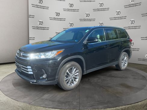 Used 2019 Toyota Highlander XLE FWD image 1