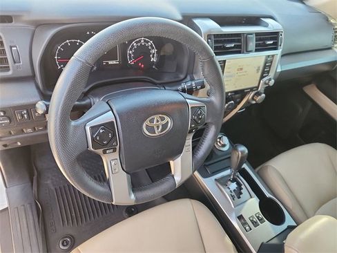 Used 2022 Toyota 4Runner SR5 Premium image 10