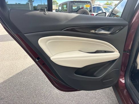 Used 2019 Buick Regal Avenir w/ Driver Confidence Package II FWD image 12