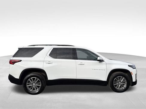 Used 2023 Chevrolet Traverse LT w/ Rear Camera Mirror Package image 11