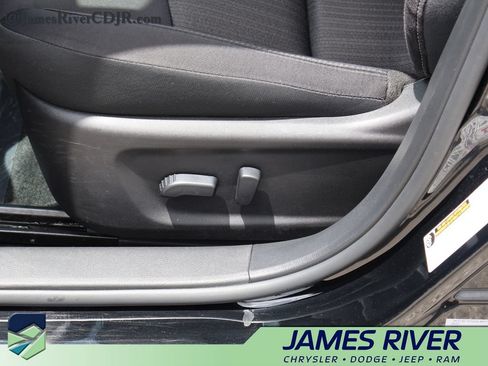 Used 2025 Nissan Altima 2.5 SV FWD image 23