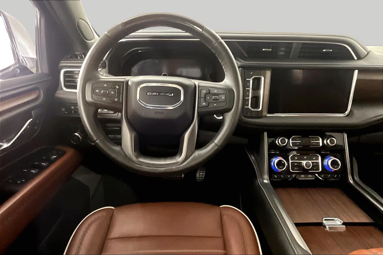 Used 2024 GMC Yukon Denali Ultimate AWD/4WD image 6