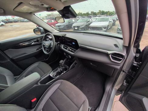 Used 2025 Chevrolet TrailBlazer LT FWD image 29