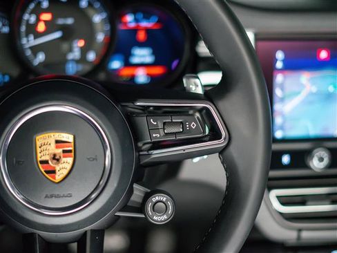 Used 2026 Porsche Macan AWD/4WD image 18