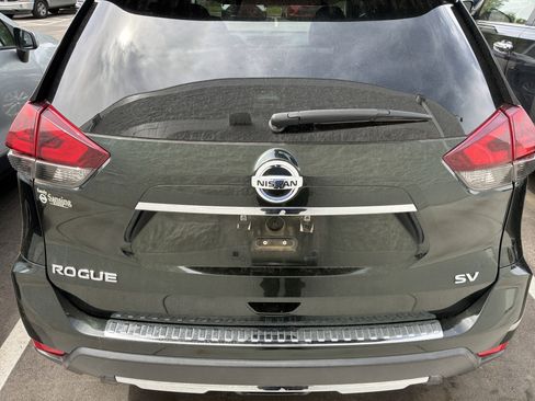 Used 2018 Nissan Rogue SV w/ Sun & Sound Touring Package image 8