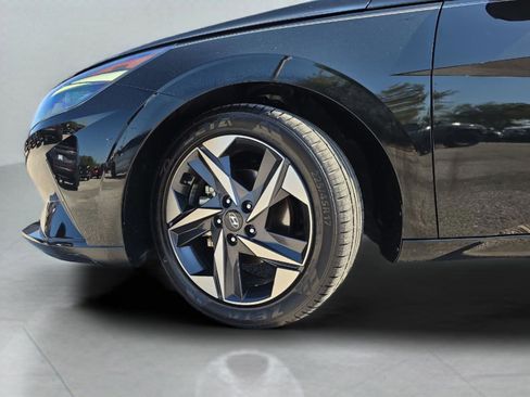 Used 2023 Hyundai Elantra SEL w/ Convenience Package image 38