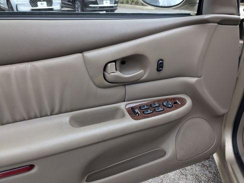 Used 2004 Buick Century Custom image 11