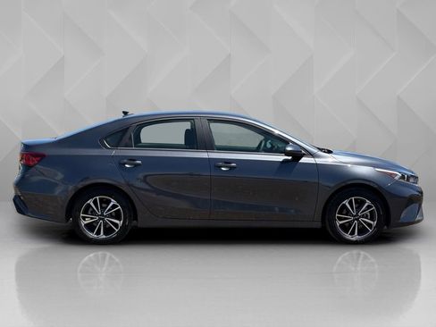 Used 2022 Kia Forte LXS image 4