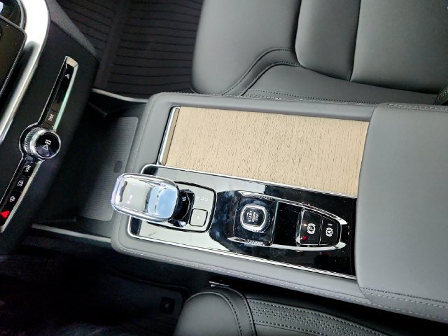 New 2026 Volvo XC90 B6 Plus w/ Protection Package Premier AWD/4WD image 26