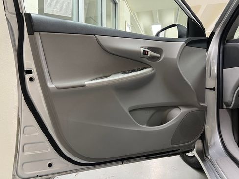 Used 2013 Toyota Corolla LE image 34