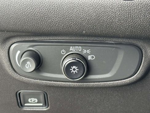 Used 2023 GMC Terrain SLE w/ Driver Convenience Package image 17