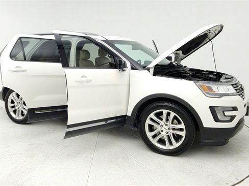 Used 2017 Ford Explorer XLT w/ Equipment Group 202A image 13