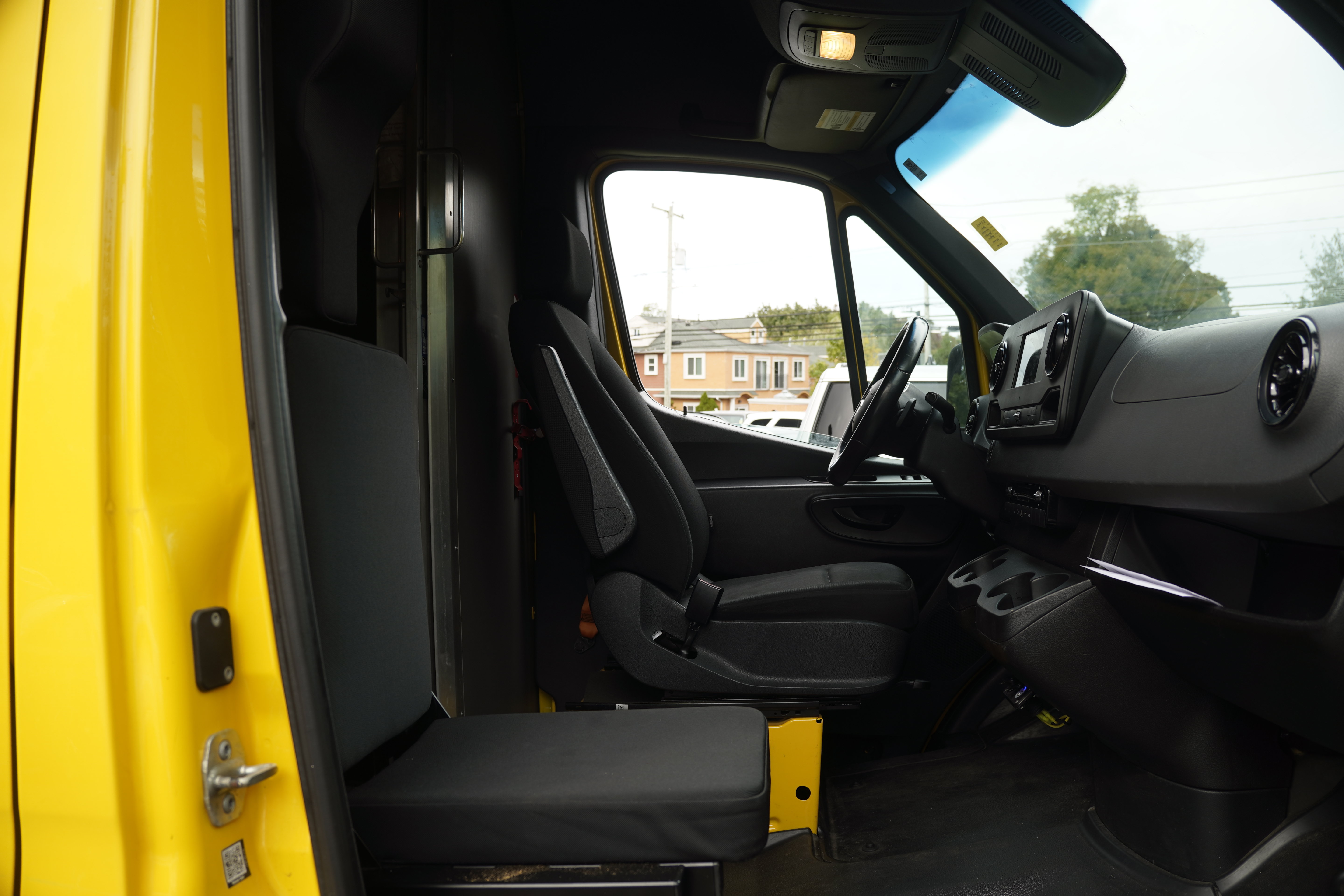 Used 2021 Mercedes-Benz Sprinter 2500 w/ Acoustic Package image 30