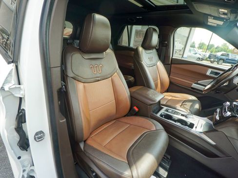 Used 2021 Ford Explorer King Ranch w/ Premium Technology Package image 33