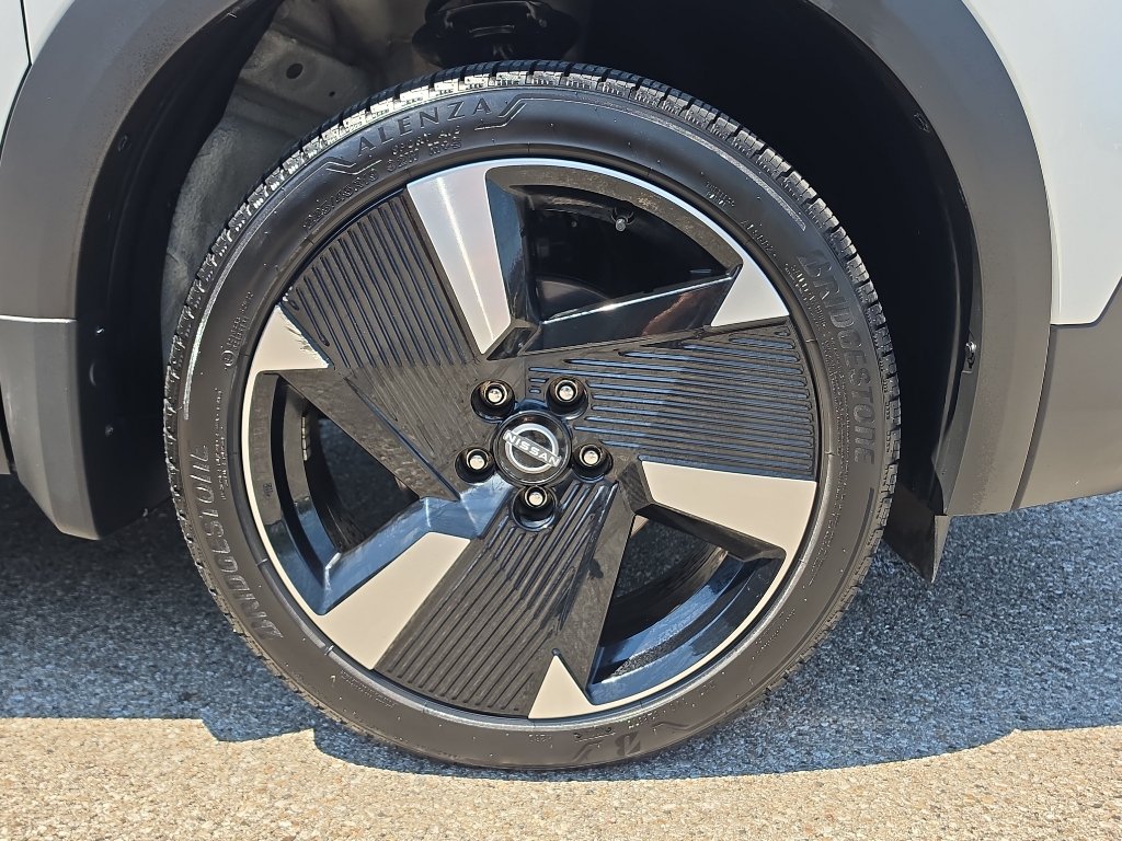 Used 2025 Nissan Kicks SR AWD/4WD image 9