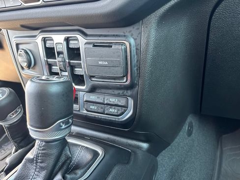 Used 2024 Jeep Wrangler Unlimited Sahara w/ Technology Group AWD/4WD image 18