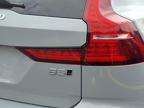 Used 2025 Volvo V60 B5 Cross Country Plus image 24
