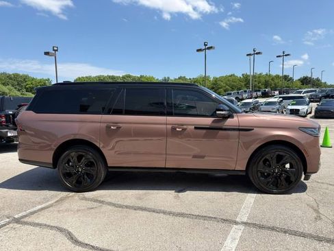 Used 2025 Lincoln Navigator L Black Label AWD/4WD image 8
