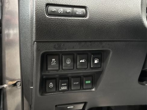 Used 2018 Nissan Rogue SL w/ Premium Package image 33