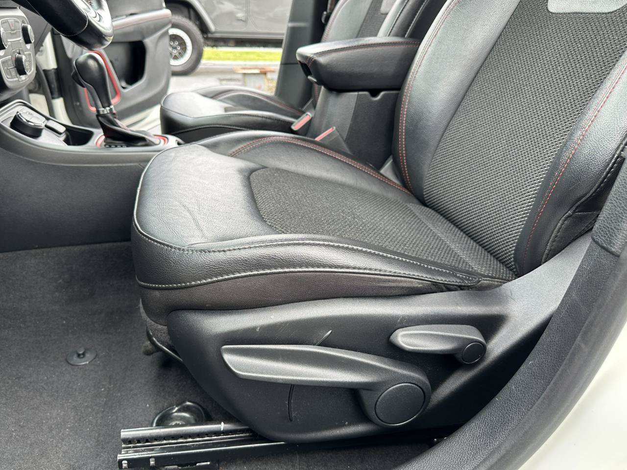 Used 2020 Jeep Compass Trailhawk AWD/4WD image 27