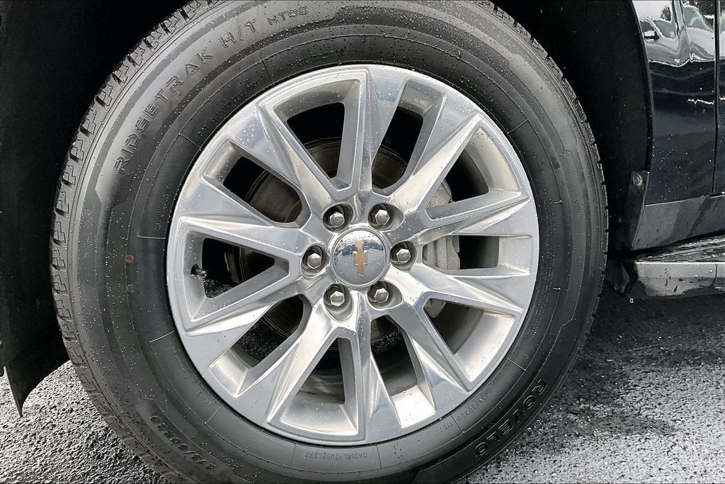 Used 2024 Chevrolet Suburban Premier AWD/4WD image 33