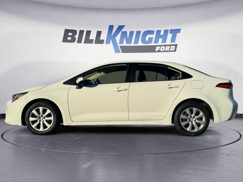 Used 2021 Toyota Corolla LE image 2