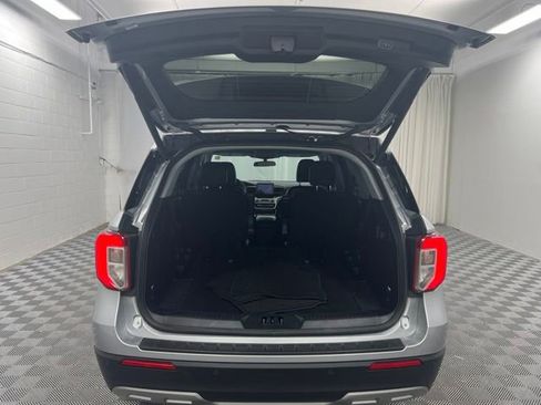 Used 2023 Ford Explorer XLT w/ Equipment Group 202A AWD/4WD image 4