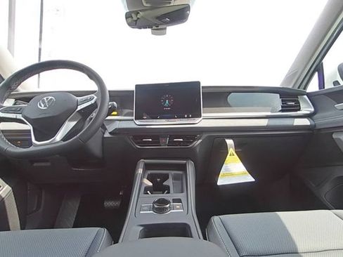 Used 2025 Volkswagen Tiguan SE FWD image 24