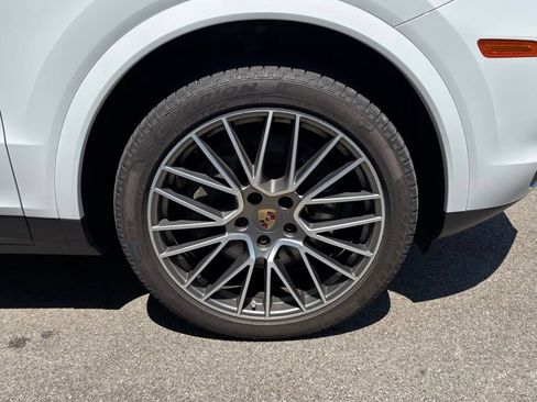 Certified 2023 Porsche Cayenne S Platinum AWD/4WD image 39