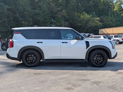 Used 2026 Nissan Armada PRO-4X w/ Captain's Chari Seat Package AWD/4WD image 10