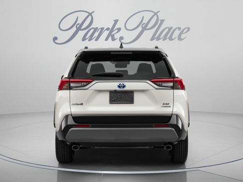 Used 2020 Toyota RAV4 XSE AWD/4WD image 4