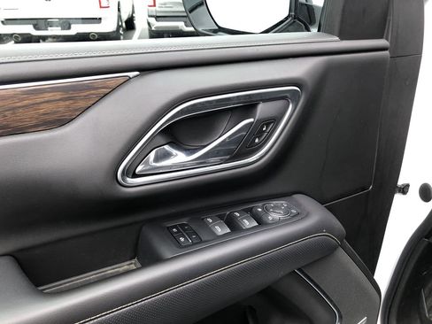 Used 2021 Chevrolet Tahoe Premier w/ Premium Package image 14