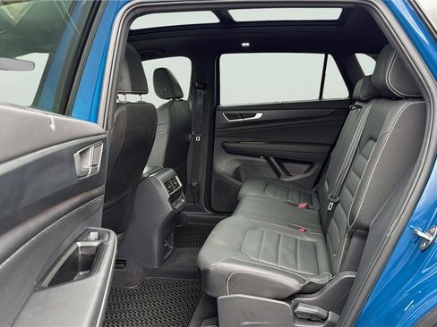 Used 2025 Volkswagen Atlas Cross Sport SEL R-Line image 22