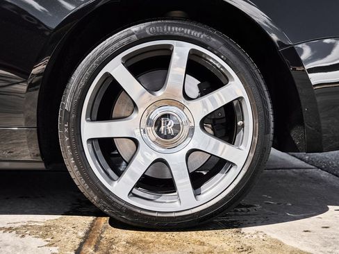 Used 2018 Rolls-Royce Dawn RWD image 19