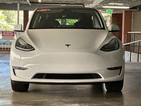 Used 2023 Tesla Model Y Long Range AWD/4WD image 9