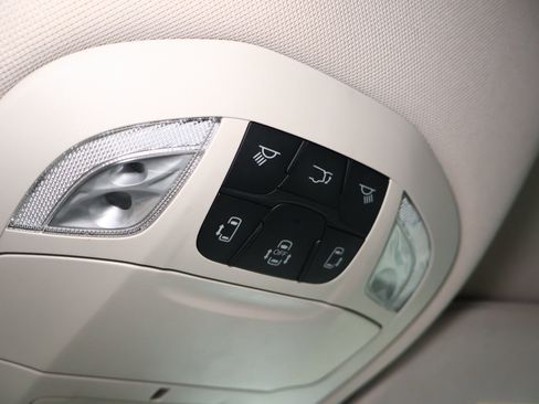 Used 2023 Chrysler Pacifica Touring-L FWD image 19