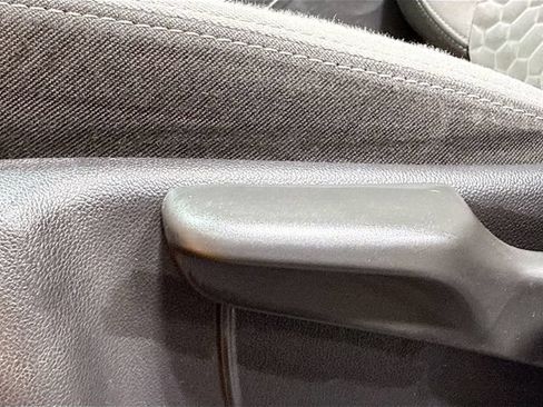 Used 2018 Chevrolet Equinox LS FWD image 16