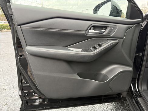 Used 2024 Nissan Rogue SL w/ SL Premium Package image 10