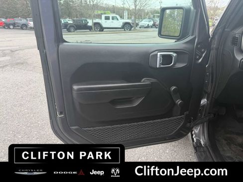 Used 2022 Jeep Wrangler Unlimited Sport AWD/4WD image 10