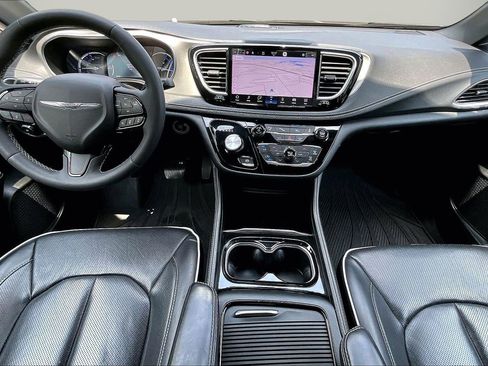 Used 2023 Chrysler Pacifica Limited w/ S Appearance Package FWD image 15
