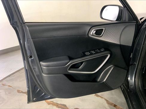 Certified 2025 Kia Soul LX w/ LX Technology Package FWD image 24