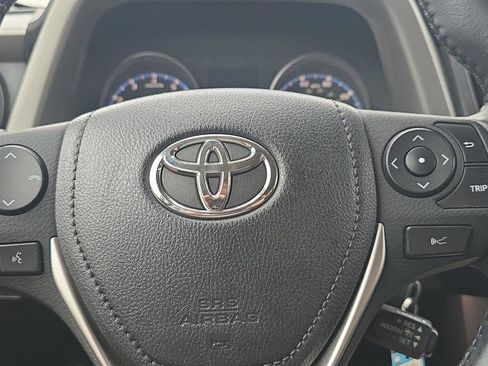 Used 2018 Toyota RAV4 XLE AWD/4WD image 12