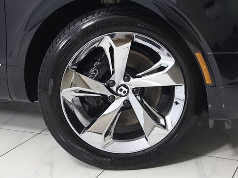 Used 2019 Bentley Bentayga image 21