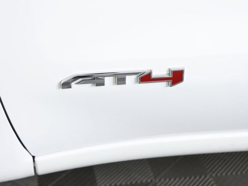 Used 2023 GMC Sierra 1500 AT4 w/ Technology Package image 9