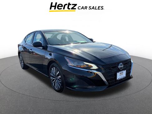 Used 2025 Nissan Altima 2.5 SV image 1